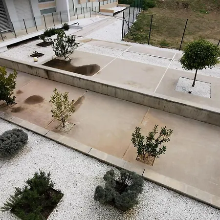 Ideal En Llanca: Terraza, Parking Y Cerca De La Playa - Es-89-87