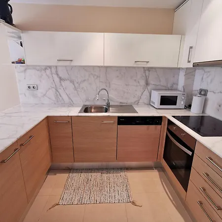 Ideal En Llanca: Terraza, Parking Y Cerca De La Playa - Es-89-87 Daire