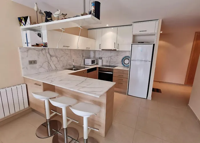 Ideal En Llanca: Terraza, Parking Y Cerca De La Playa - Es-89-87 * Llança