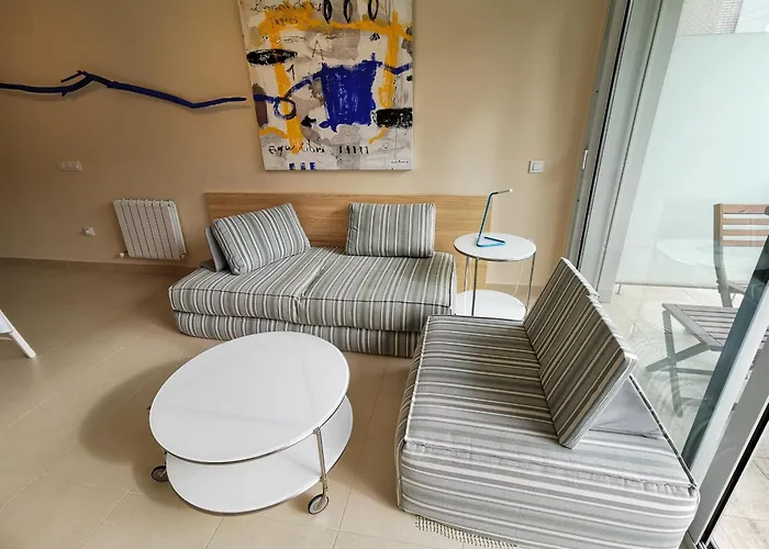 Apartment Ideal En Llanca: Terraza, Parking Y Cerca De La Playa - Es-89-87 *